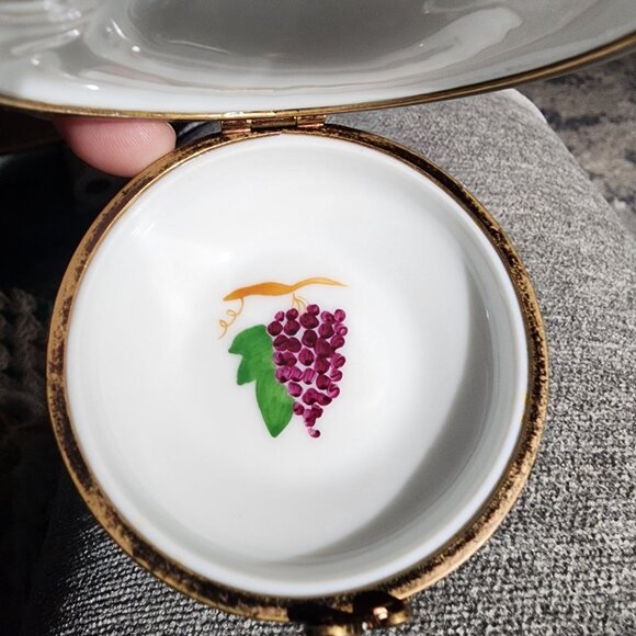 LIMOGES FRANCE PEINT MAIN MARQUE DEPOSEE 'STRAW HAT' TRINKET BOX- SIGNED GIFT - Picture 7 of 9